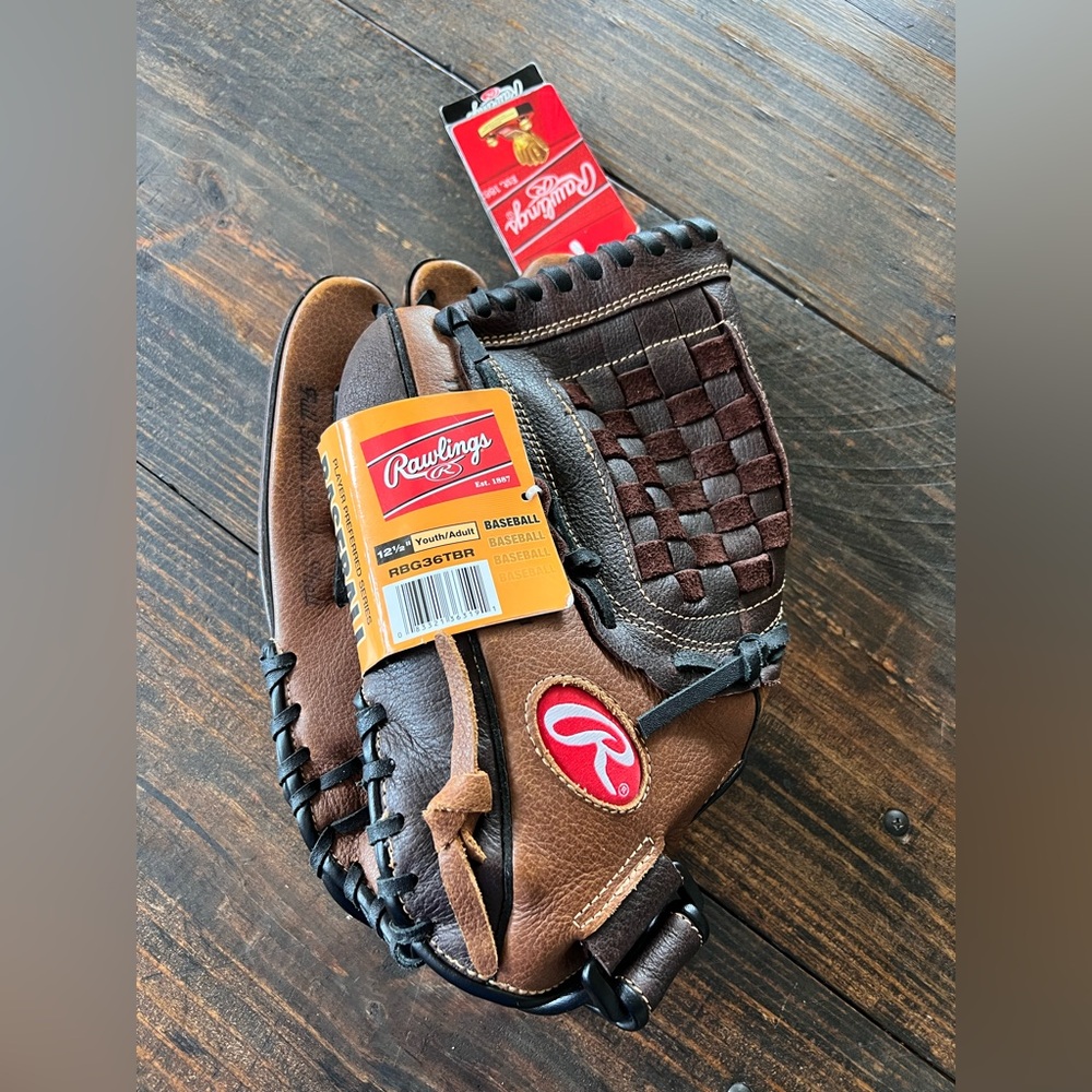 NWT Rawlings Glove 12.5 inch youth/adult